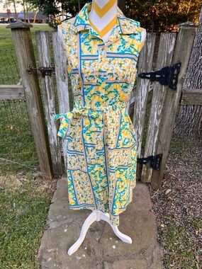 Sleeveless Yellow Lemon-Print Midi Shirt Dress with Tie Waist